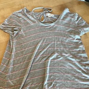 This is a gray and pink T-shirt. It’s from pink rose and it’s super soft.